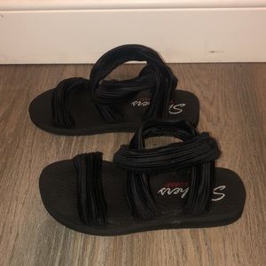 NWOT SKECHERS YOGA FOAM SANDALS SIZE 7